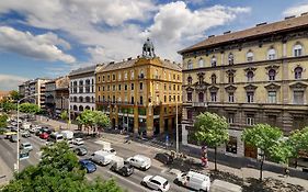 Luxury Central Apartment R161